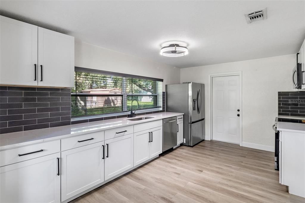 待售: $276,000 (3 贝兹, 2 浴室, 1199 平方英尺)