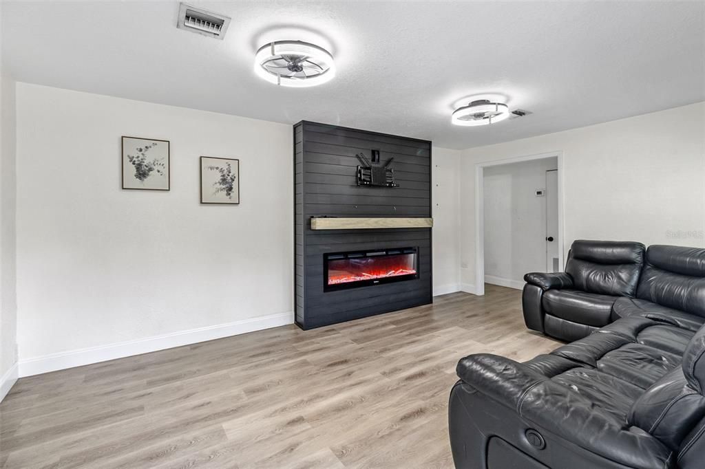 待售: $276,000 (3 贝兹, 2 浴室, 1199 平方英尺)