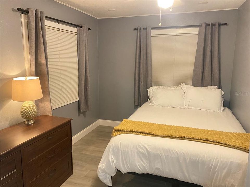 For Rent: $2,595 (2 beds, 1 baths, 915 Square Feet)