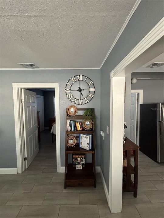 For Rent: $2,595 (2 beds, 1 baths, 915 Square Feet)