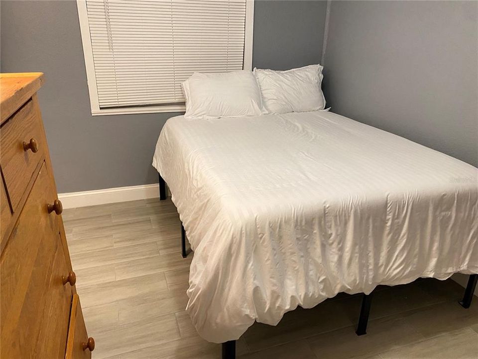 For Rent: $2,595 (2 beds, 1 baths, 915 Square Feet)