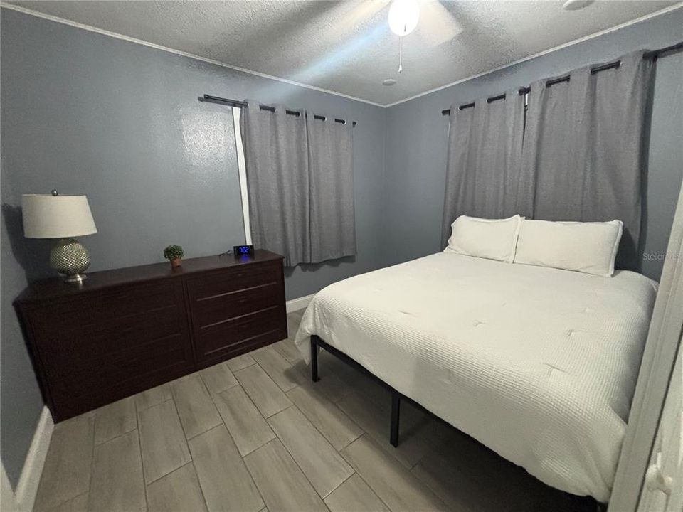 For Rent: $2,595 (2 beds, 1 baths, 915 Square Feet)