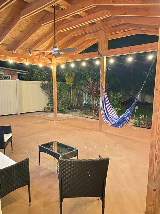 For Rent: $2,595 (2 beds, 1 baths, 915 Square Feet)