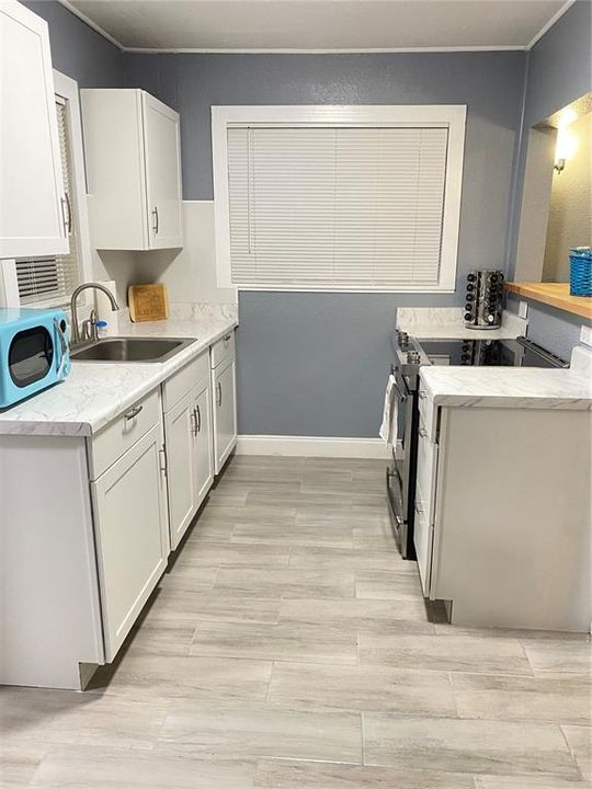 For Rent: $2,595 (2 beds, 1 baths, 915 Square Feet)