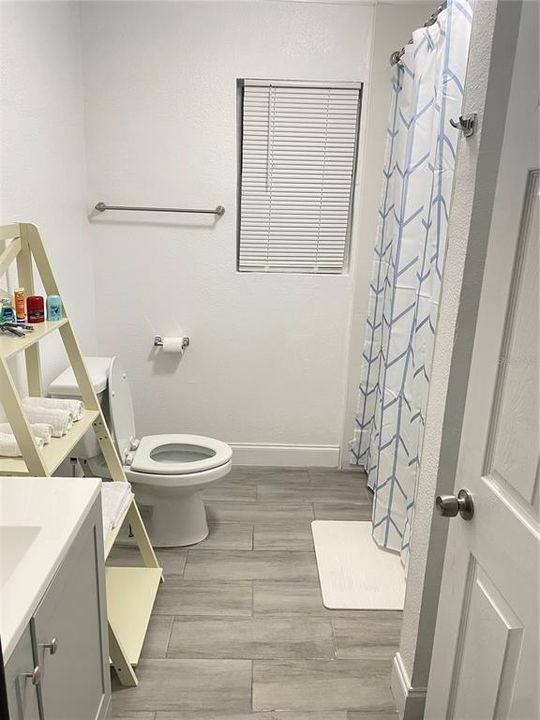 For Rent: $2,595 (2 beds, 1 baths, 915 Square Feet)