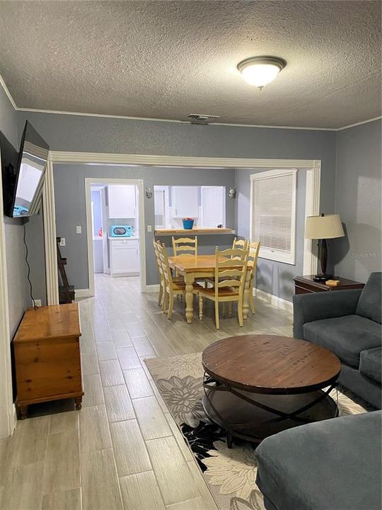 For Rent: $2,595 (2 beds, 1 baths, 915 Square Feet)