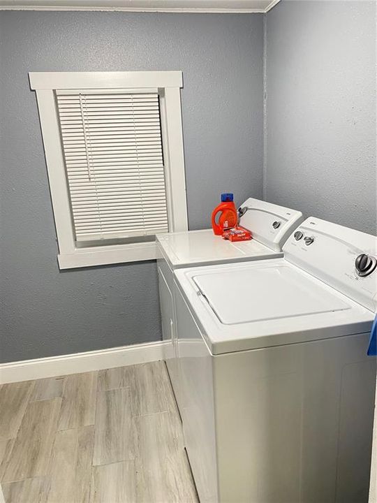 For Rent: $2,595 (2 beds, 1 baths, 915 Square Feet)