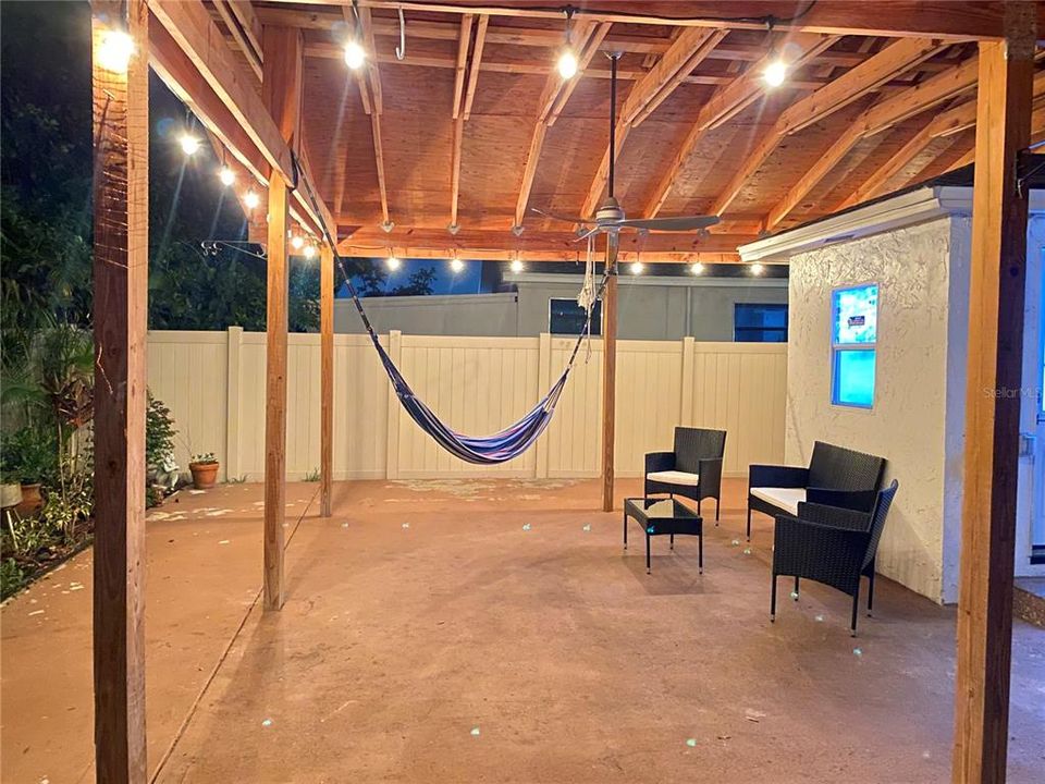 For Rent: $2,595 (2 beds, 1 baths, 915 Square Feet)