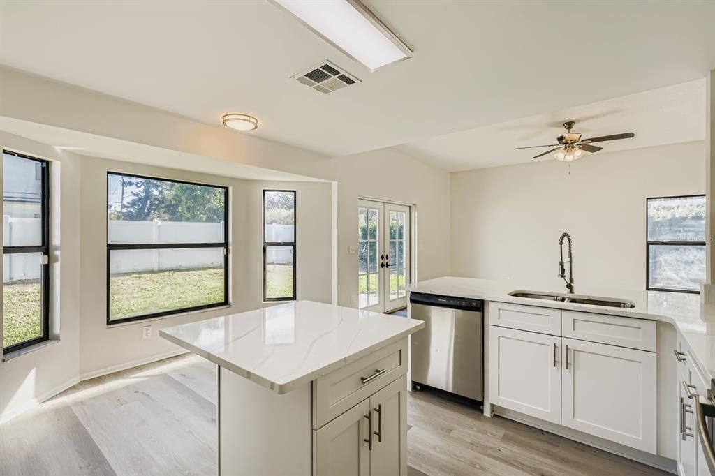 На продажу: $595,000 (4 спален, 2 ванн, 2282 Квадратных фут)