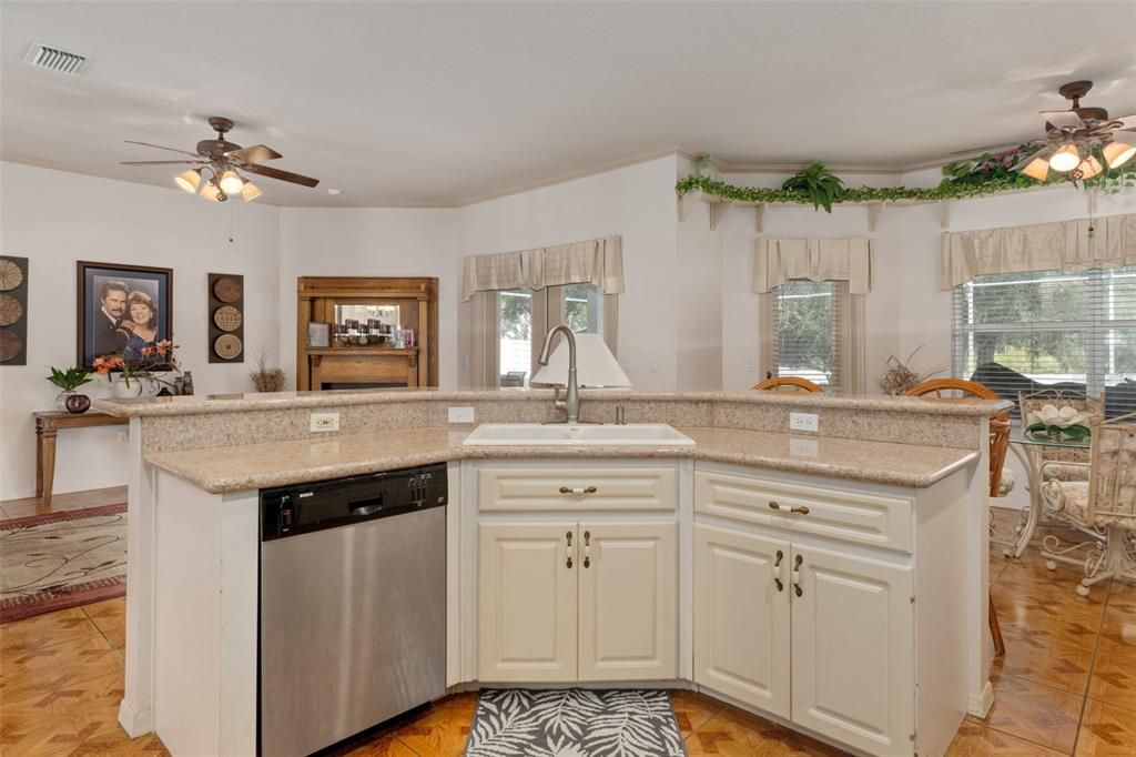 待售: $559,000 (3 贝兹, 2 浴室, 2320 平方英尺)