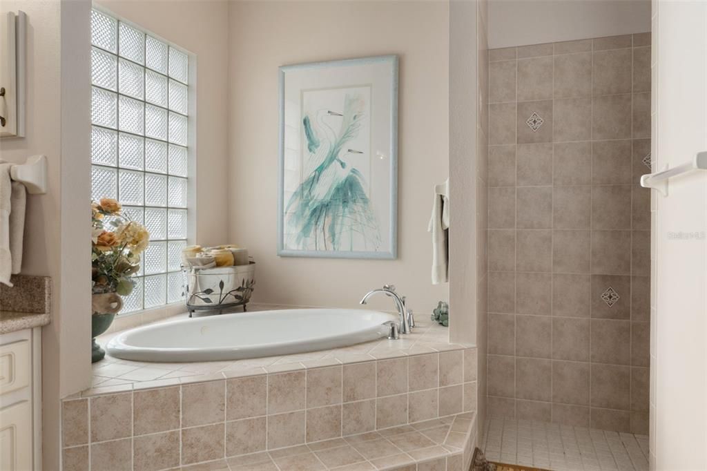 待售: $559,000 (3 贝兹, 2 浴室, 2320 平方英尺)