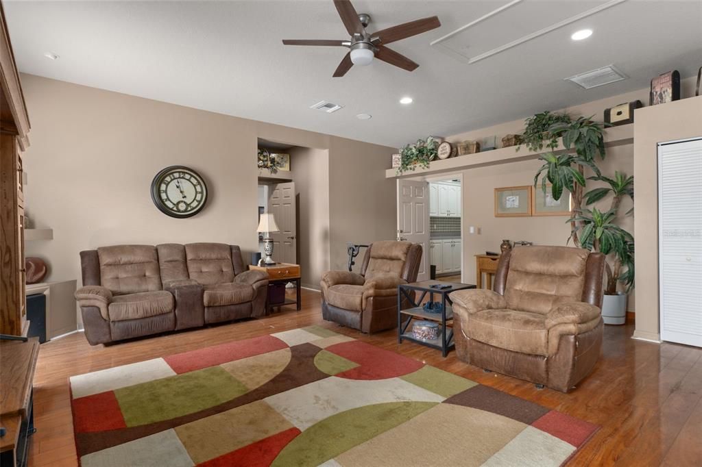 待售: $559,000 (3 贝兹, 2 浴室, 2320 平方英尺)