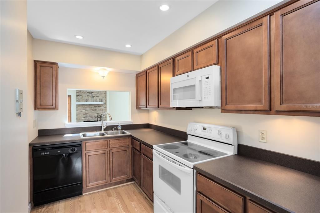 For Sale: $272,900 (3 beds, 2 baths, 1311 Square Feet)