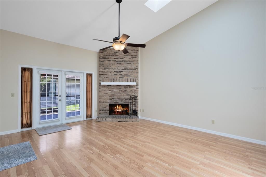 For Sale: $272,900 (3 beds, 2 baths, 1311 Square Feet)