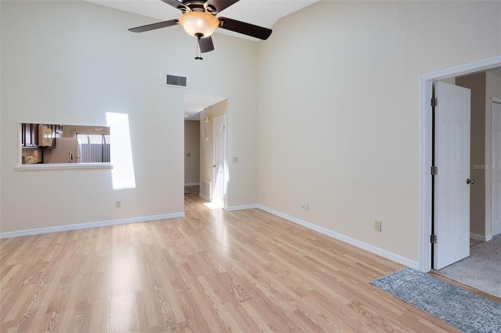 For Sale: $272,900 (3 beds, 2 baths, 1311 Square Feet)