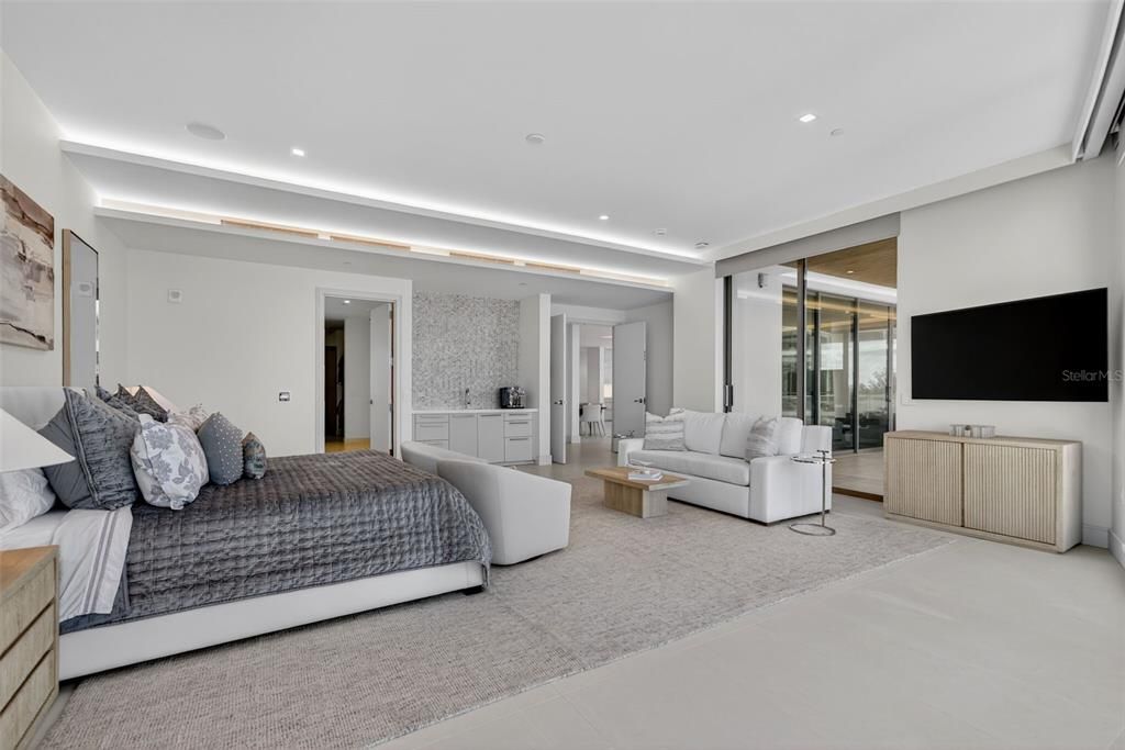 For Sale: $7,100,000 (2 beds, 2 baths, 3130 Square Feet)