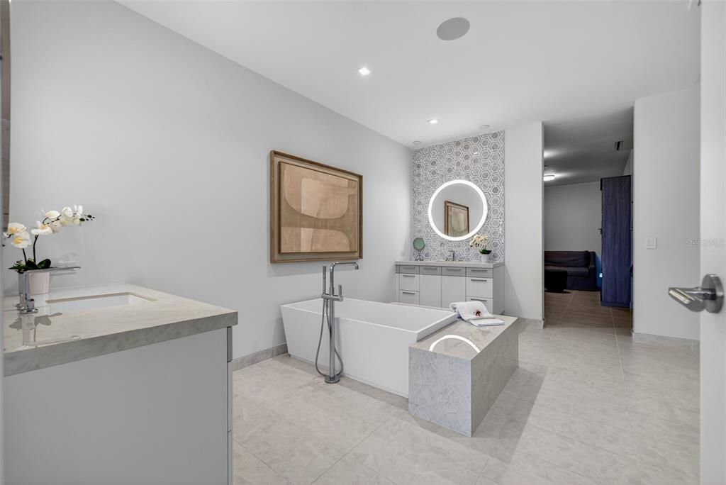 For Sale: $7,100,000 (2 beds, 2 baths, 3130 Square Feet)