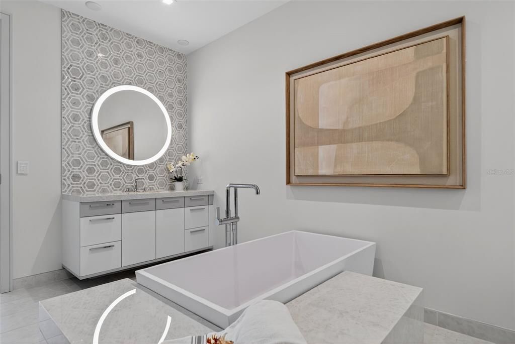 For Sale: $7,100,000 (2 beds, 2 baths, 3130 Square Feet)