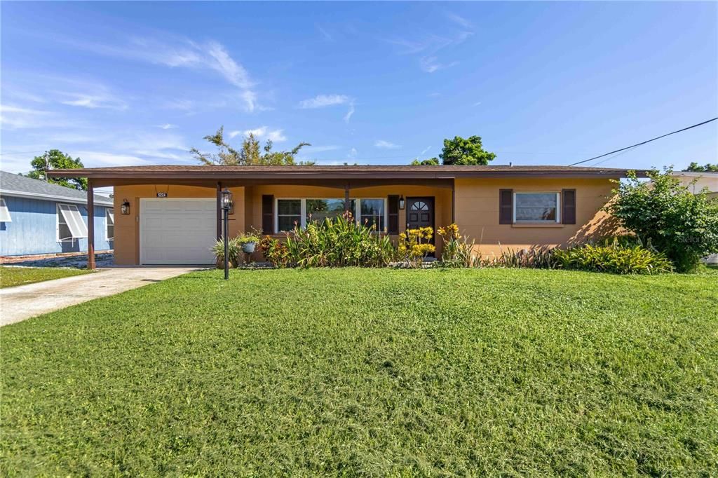 最近售出: $279,999 (2 贝兹, 2 浴室, 1212 平方英尺)