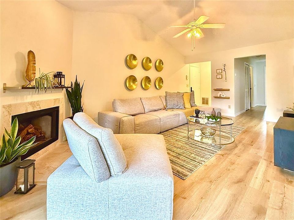 Activo con contrato: $1,950 (2 camas, 2 baños, 1080 Pies cuadrados)