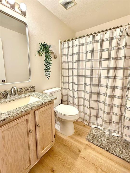 Activo con contrato: $1,950 (2 camas, 2 baños, 1080 Pies cuadrados)