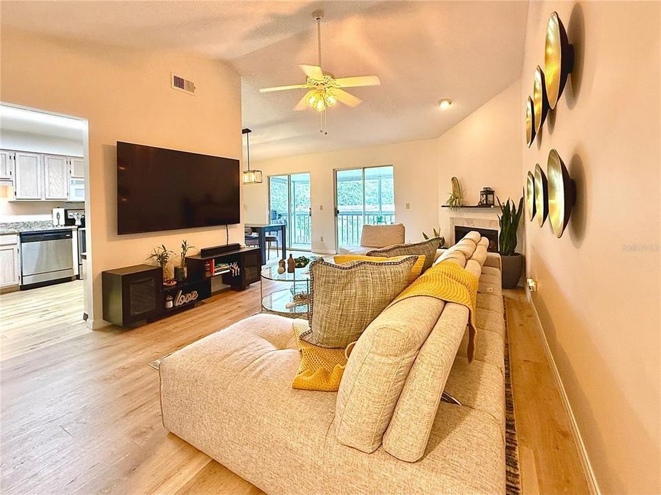 Activo con contrato: $1,950 (2 camas, 2 baños, 1080 Pies cuadrados)