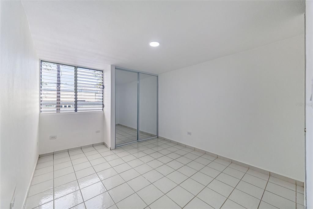 待售: $335,000 (4 贝兹, 1 浴室, 1349.37 平方英尺)