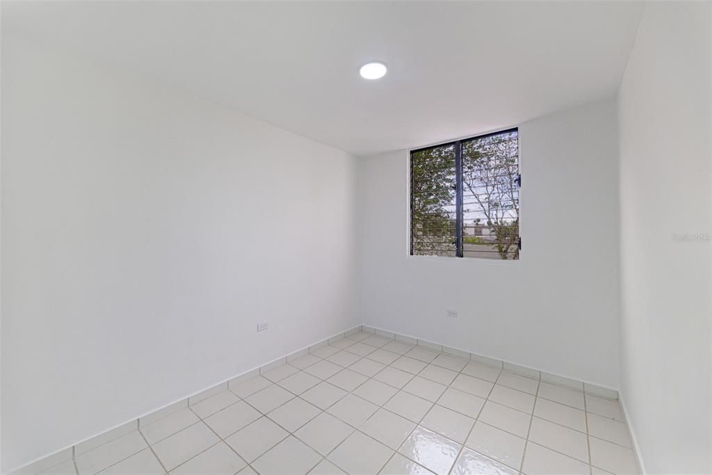 待售: $335,000 (4 贝兹, 1 浴室, 1349.37 平方英尺)