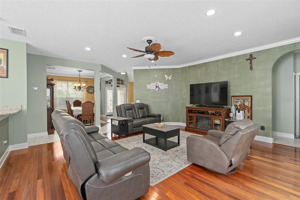 待售: $705,000 (5 贝兹, 3 浴室, 2962 平方英尺)