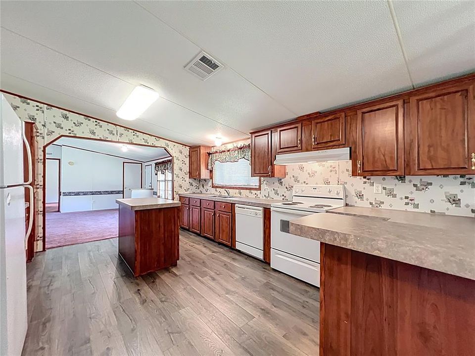 For Sale: $207,000 (3 beds, 2 baths, 1792 Square Feet)