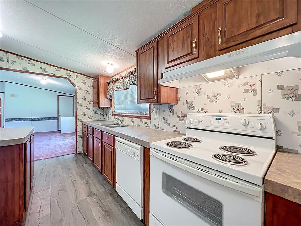 For Sale: $207,000 (3 beds, 2 baths, 1792 Square Feet)