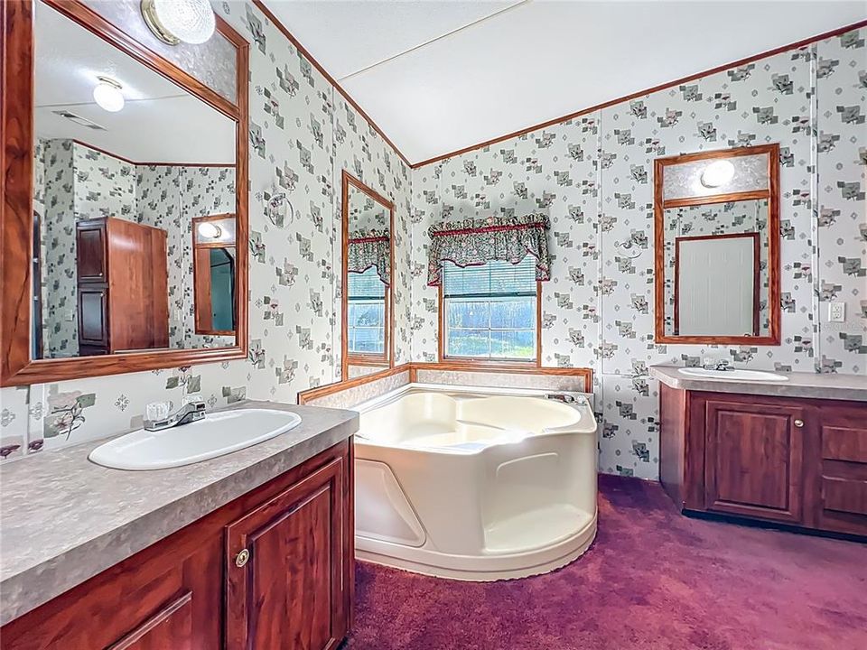 For Sale: $207,000 (3 beds, 2 baths, 1792 Square Feet)