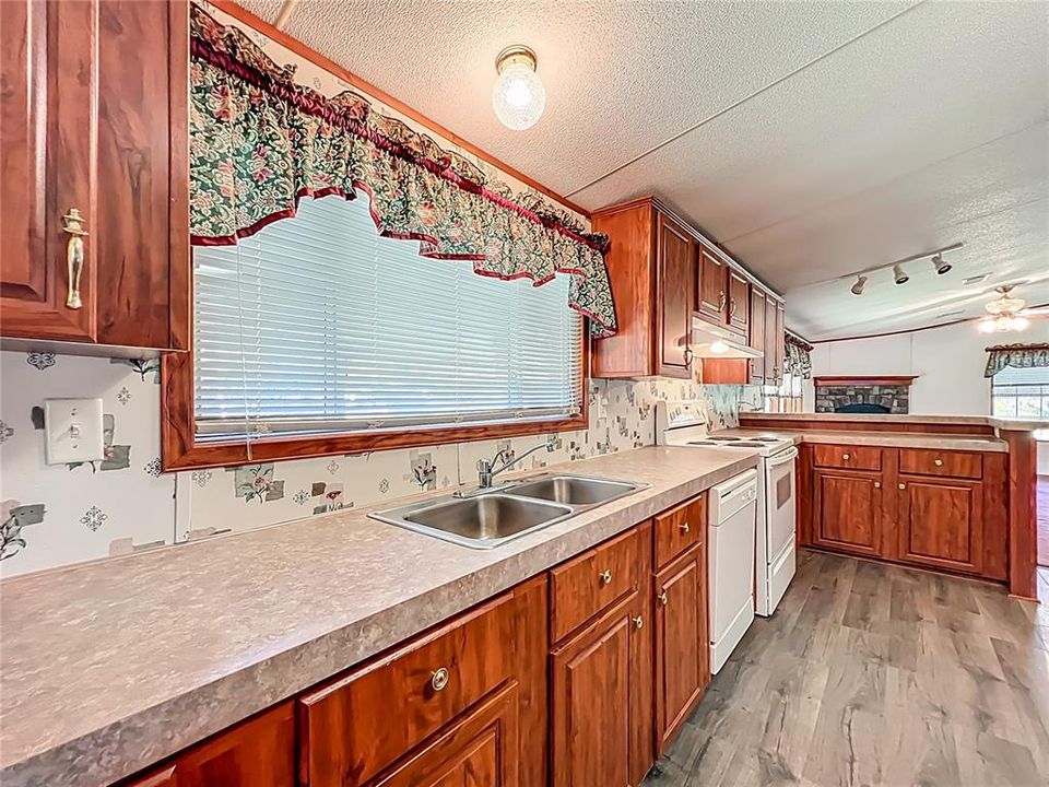 For Sale: $207,000 (3 beds, 2 baths, 1792 Square Feet)