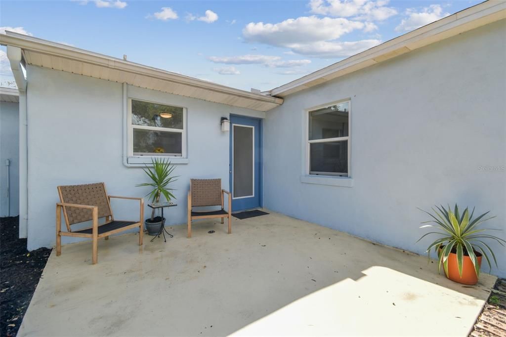 Active With Contract: $300,000 (2 beds, 1 baths, 1089 Square Feet)