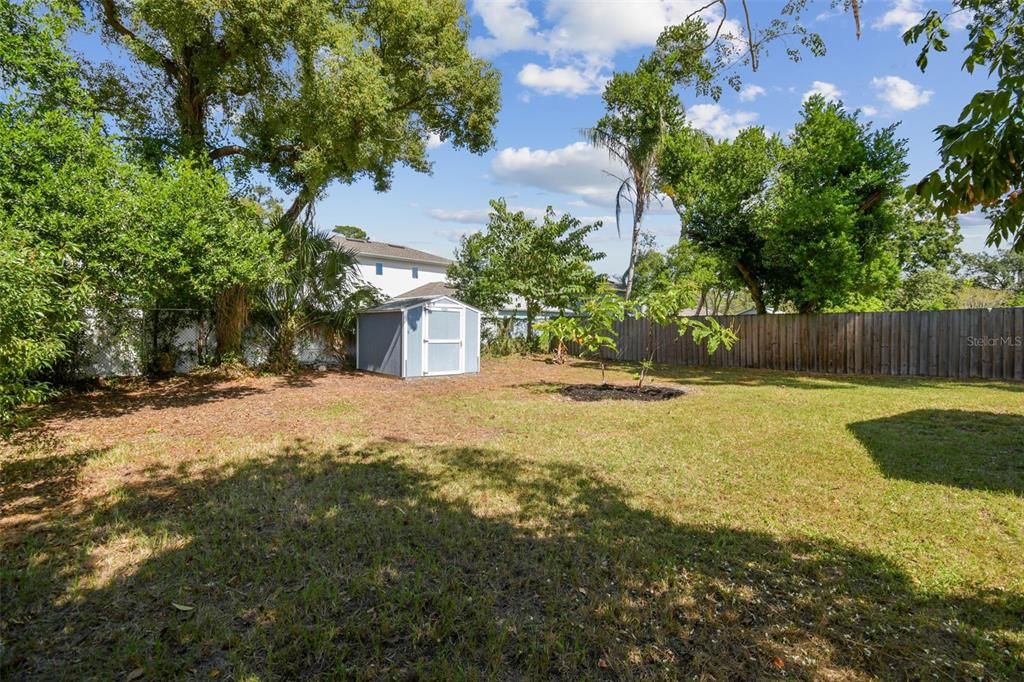 Active With Contract: $300,000 (2 beds, 1 baths, 1089 Square Feet)