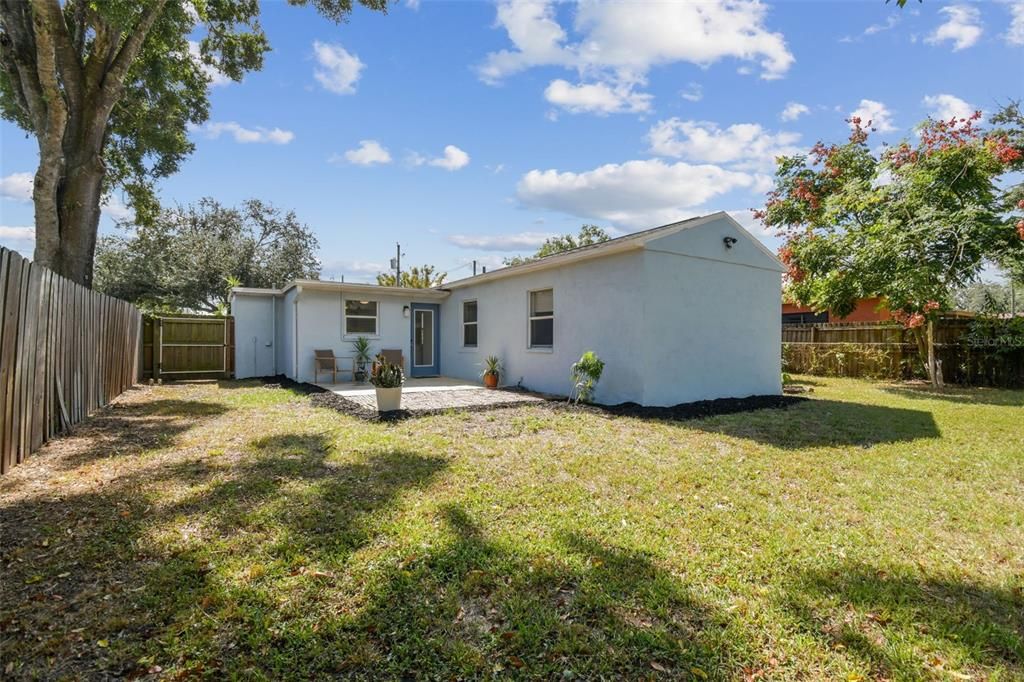 Active With Contract: $300,000 (2 beds, 1 baths, 1089 Square Feet)