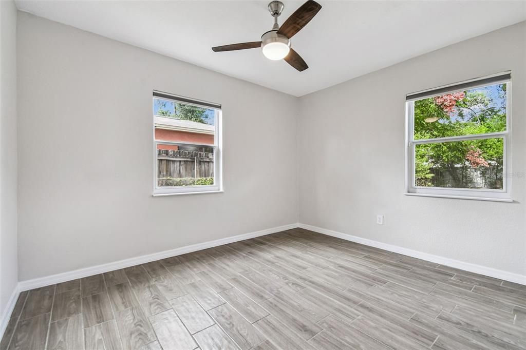 Active With Contract: $300,000 (2 beds, 1 baths, 1089 Square Feet)