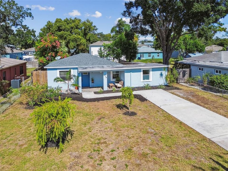 Active With Contract: $300,000 (2 beds, 1 baths, 1089 Square Feet)