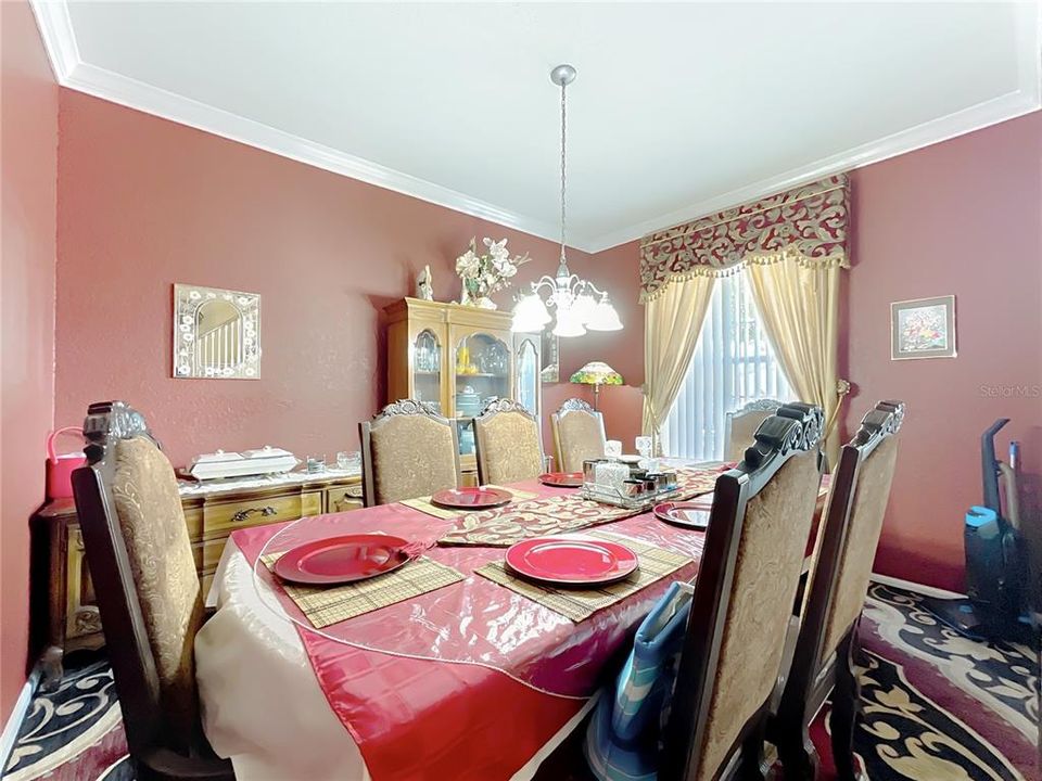 For Sale: $669,900 (5 beds, 3 baths, 2752 Square Feet)