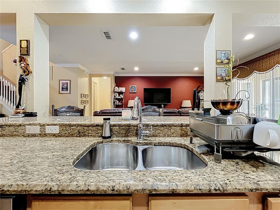 For Sale: $669,900 (5 beds, 3 baths, 2752 Square Feet)