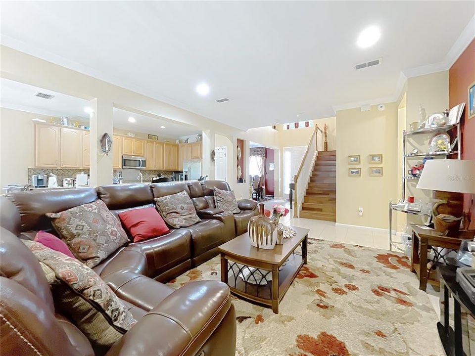 For Sale: $669,900 (5 beds, 3 baths, 2752 Square Feet)