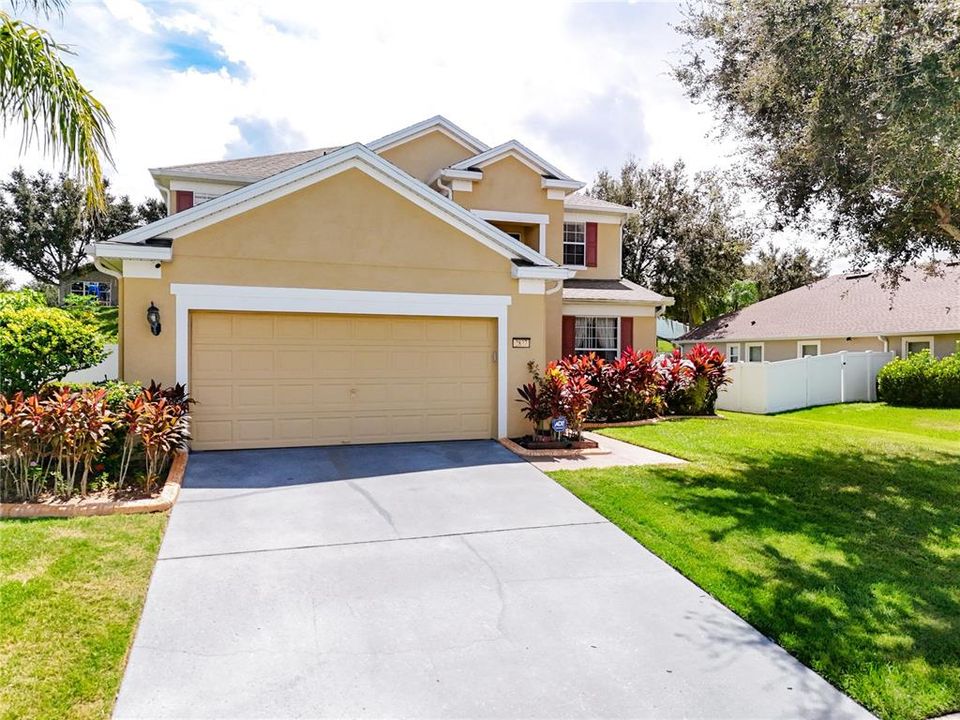 For Sale: $669,900 (5 beds, 3 baths, 2752 Square Feet)