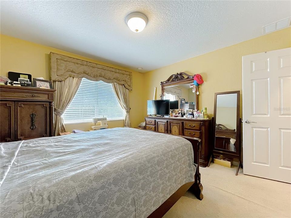 For Sale: $669,900 (5 beds, 3 baths, 2752 Square Feet)