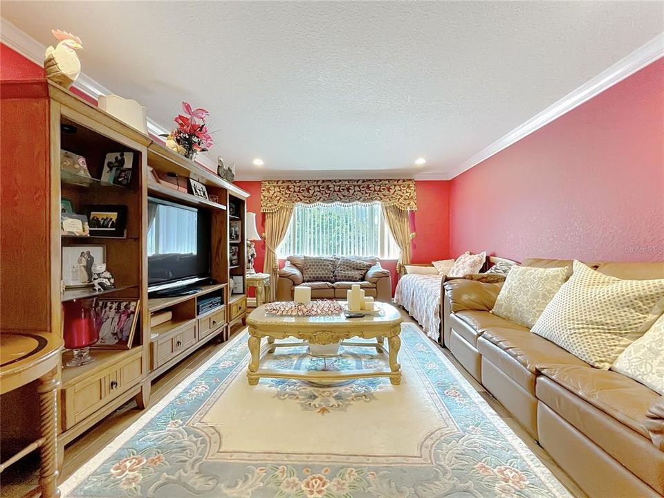 For Sale: $669,900 (5 beds, 3 baths, 2752 Square Feet)