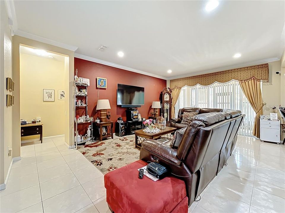 For Sale: $669,900 (5 beds, 3 baths, 2752 Square Feet)