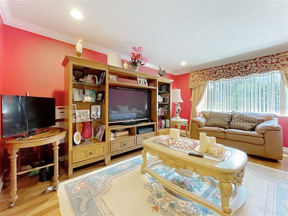 For Sale: $669,900 (5 beds, 3 baths, 2752 Square Feet)