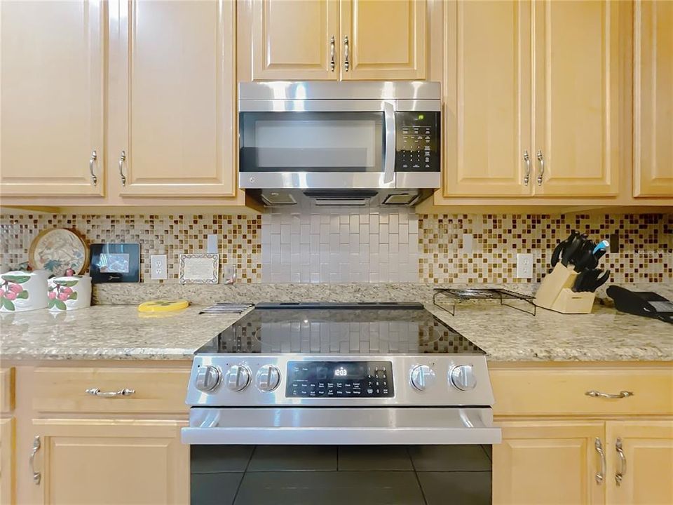 For Sale: $669,900 (5 beds, 3 baths, 2752 Square Feet)