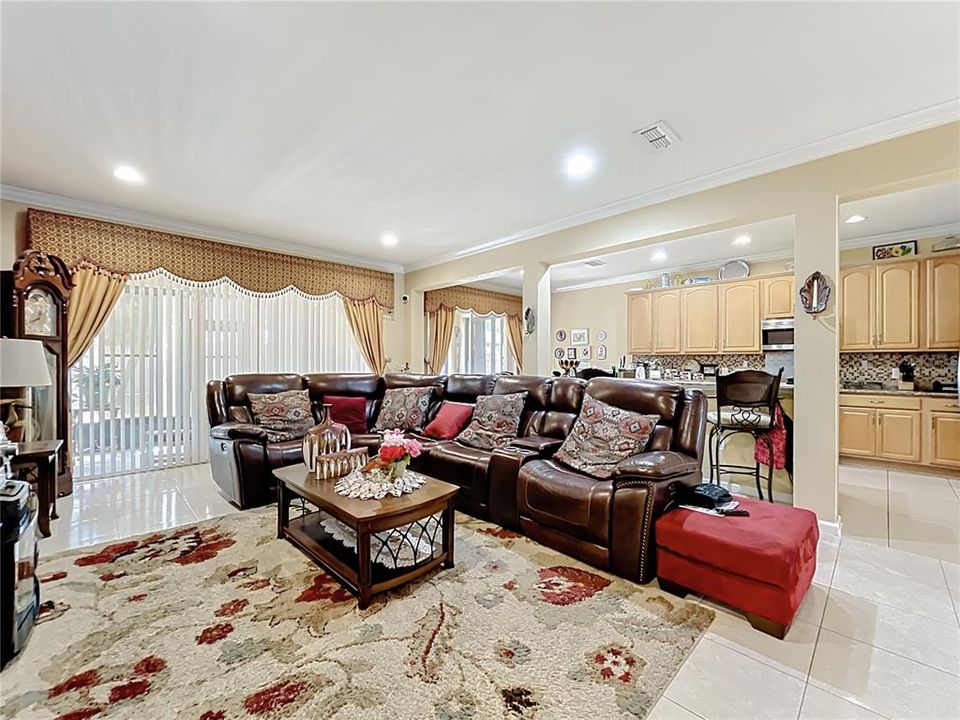 For Sale: $669,900 (5 beds, 3 baths, 2752 Square Feet)