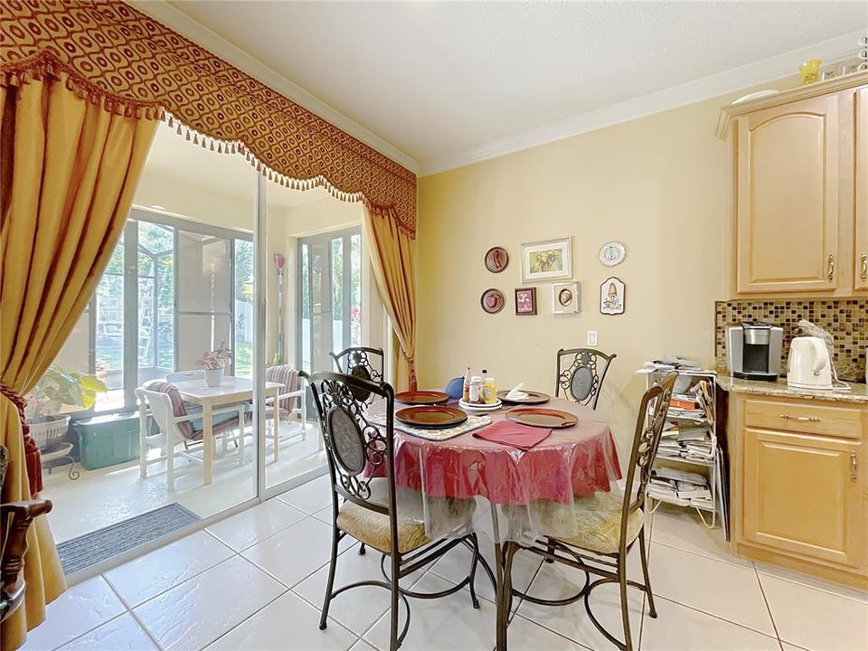 For Sale: $669,900 (5 beds, 3 baths, 2752 Square Feet)