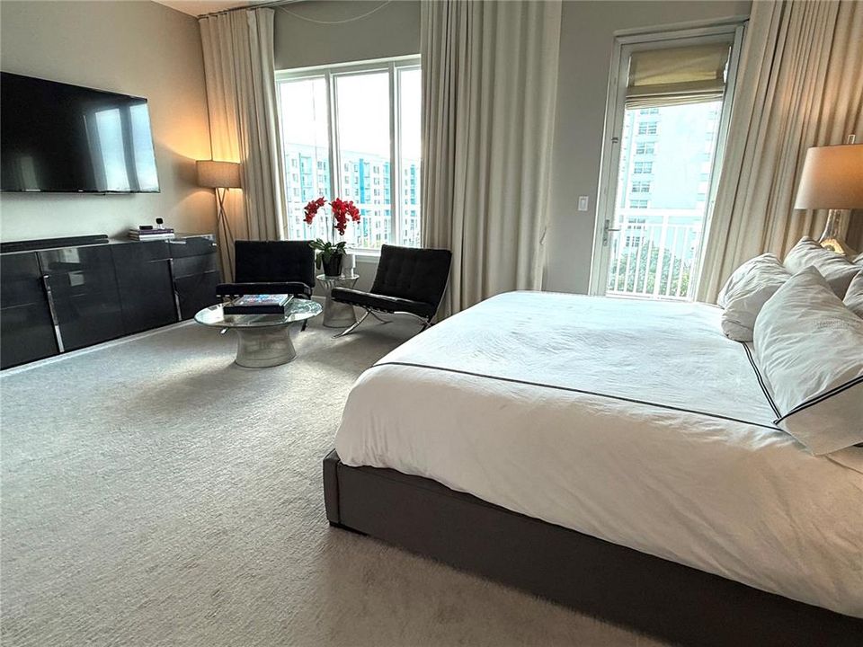 Activo con contrato: $4,000 (2 camas, 2 baños, 2120 Pies cuadrados)